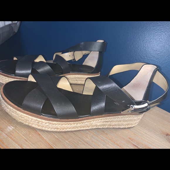 Michael Kors sandals - Picture 2 of 3